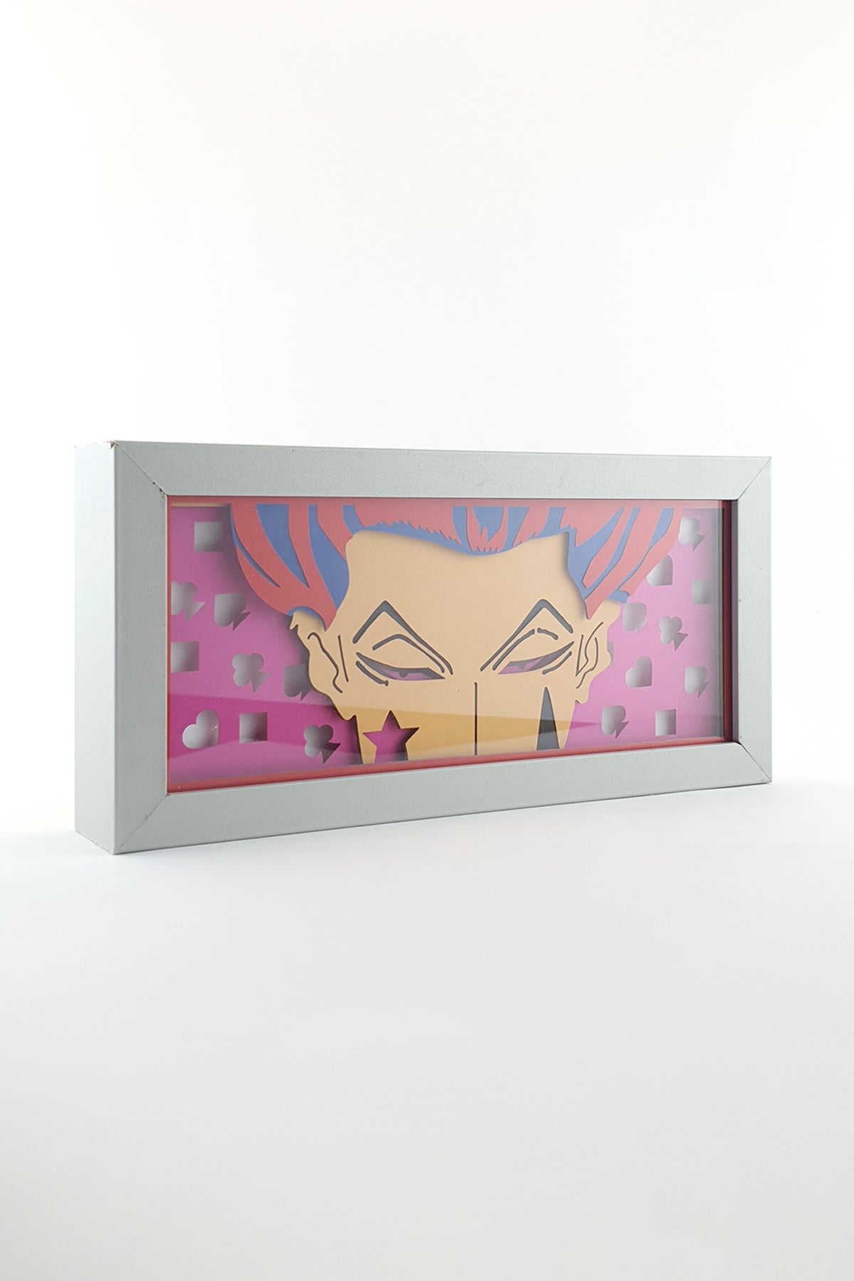 3D Hisoka Ahşap Katmanlı Anime Işık Kutusu – LED Dekor & Gece Lambası