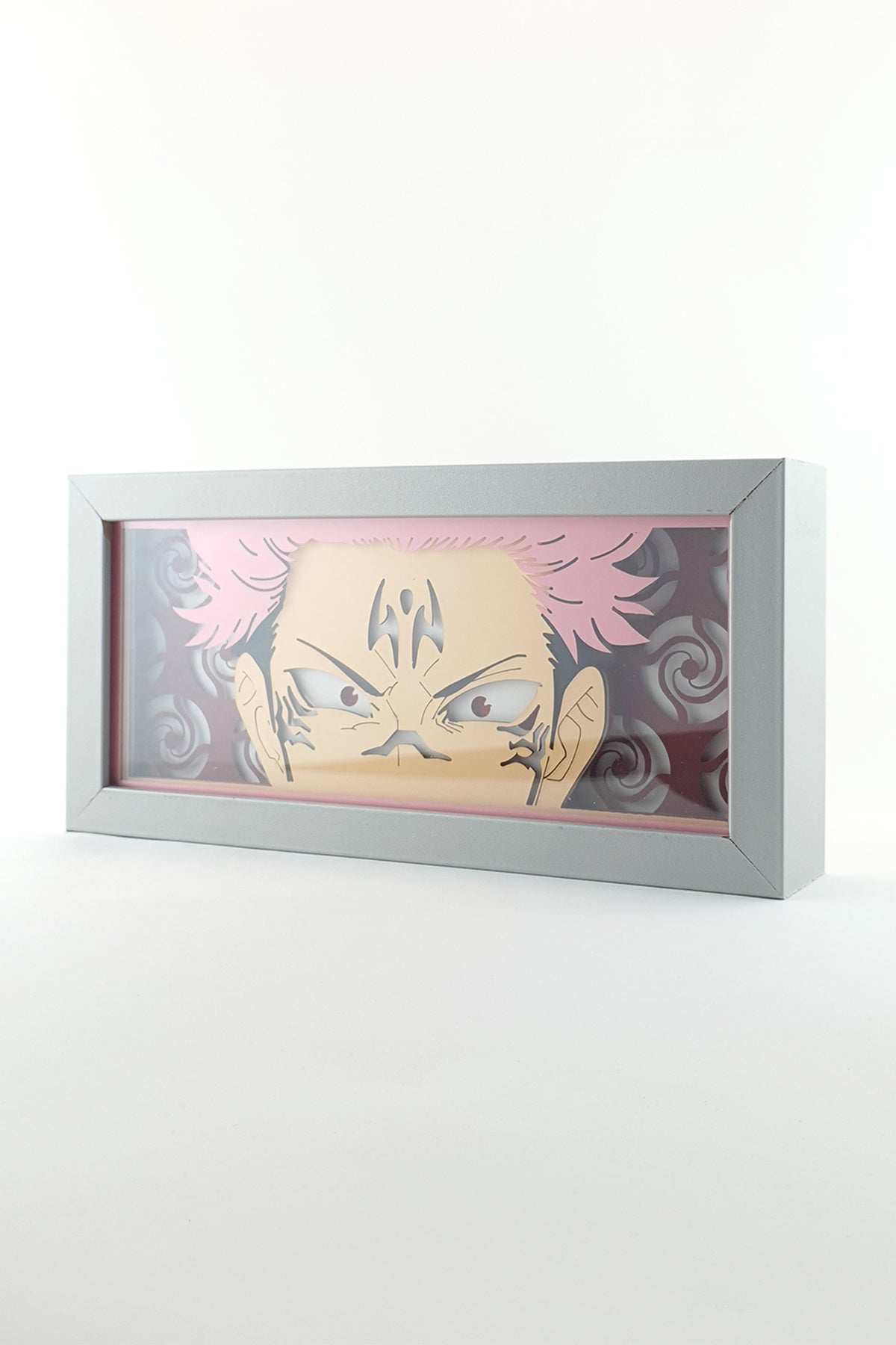 3D Sukuna Ahşap Katmanlı Anime Işık Kutusu – LED Dekor & Gece Lambası