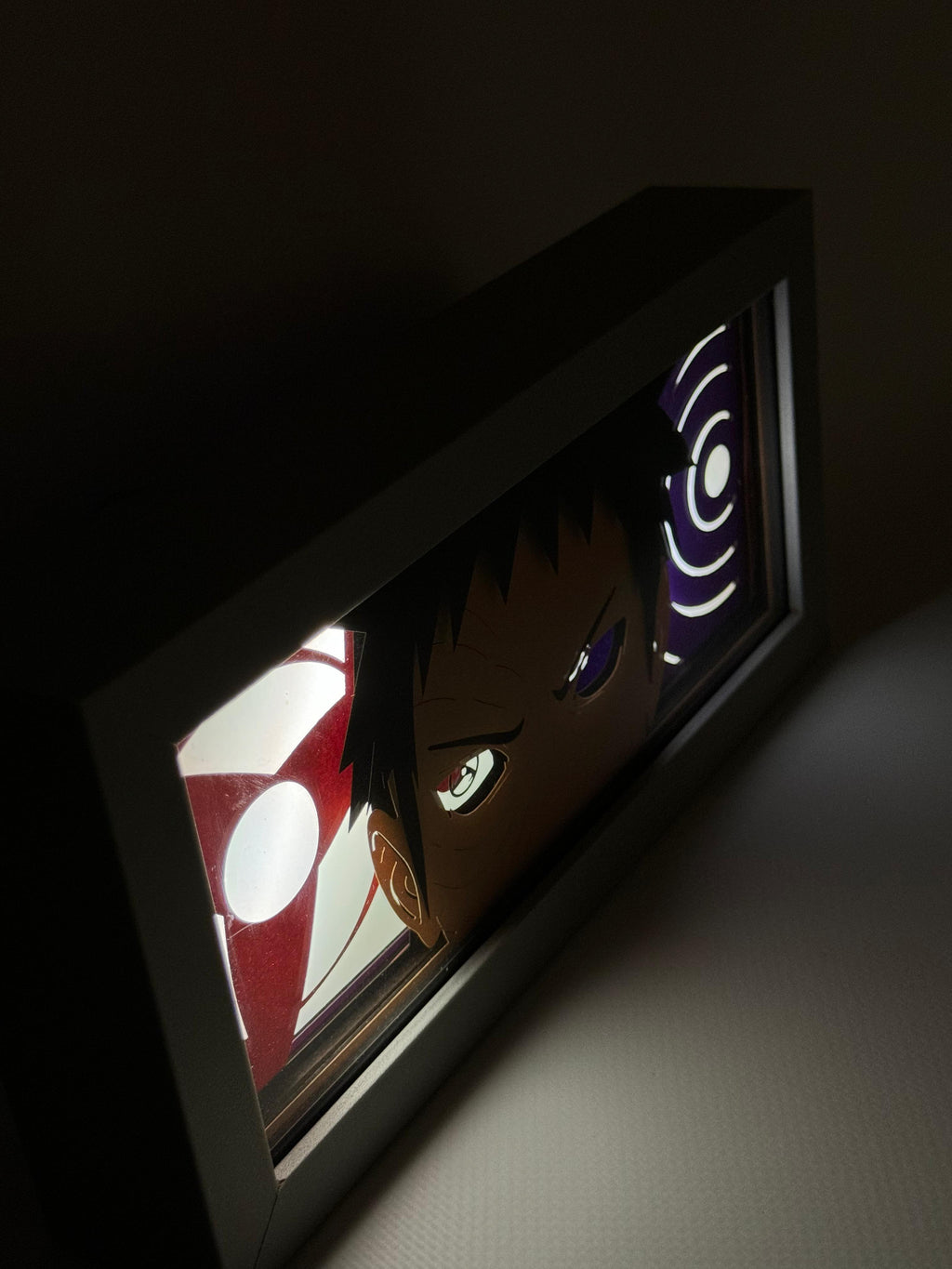 3D Obito Ahşap Katmanlı Anime Işık Kutusu – LED Dekor & Gece Lambası