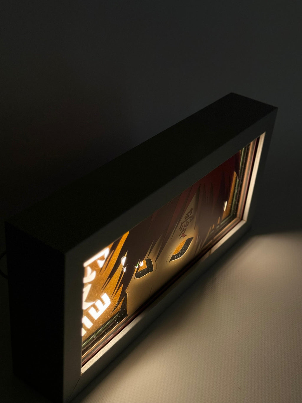 3D Gara Ahşap Katmanlı Anime Işık Kutusu – LED Dekor & Gece Lambası